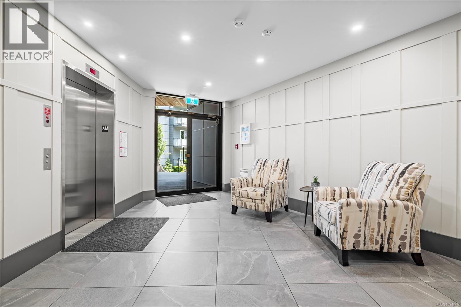 501 6540 Metral Dr, Nanaimo