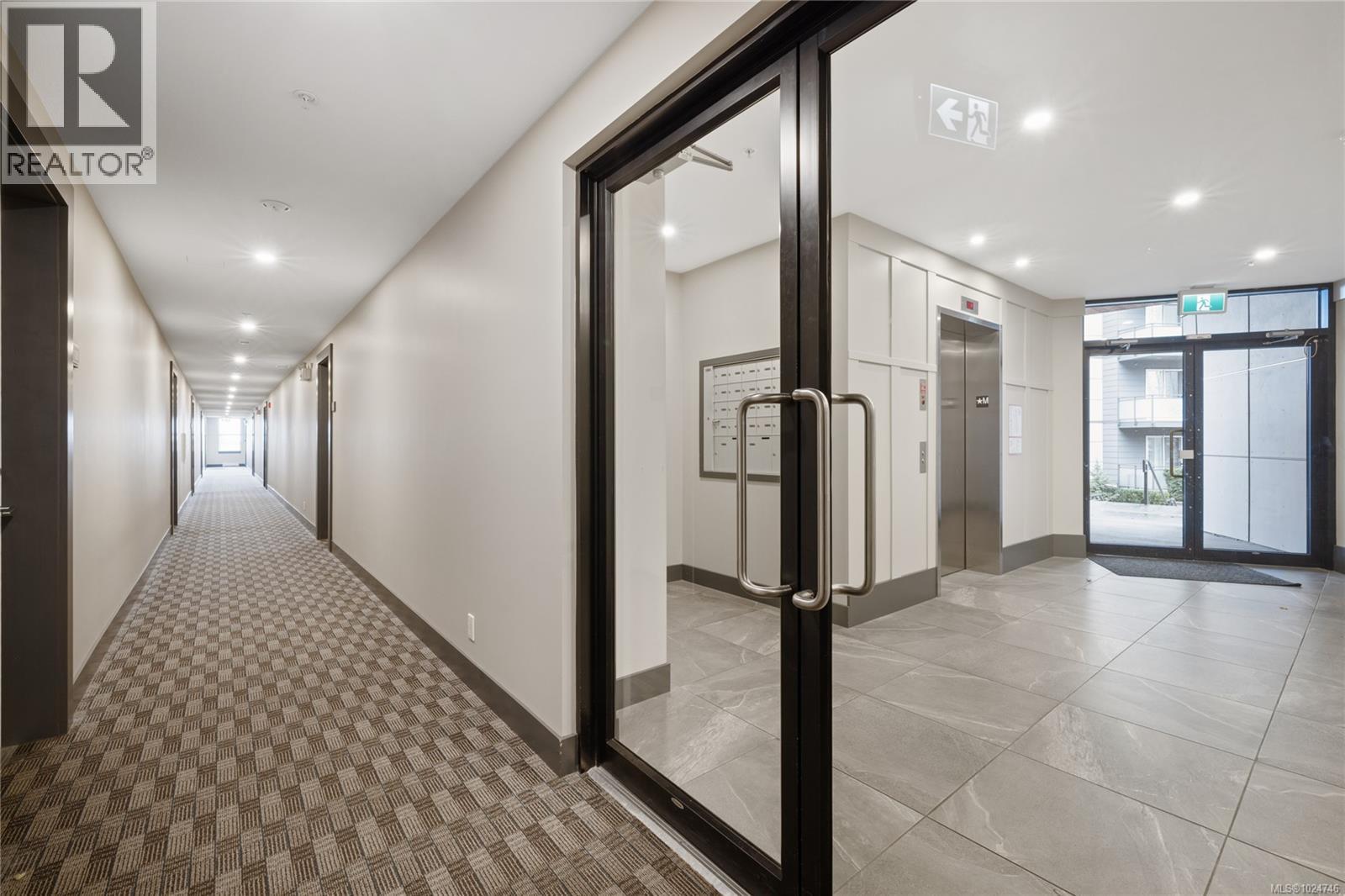 501 6540 Metral Dr, Nanaimo