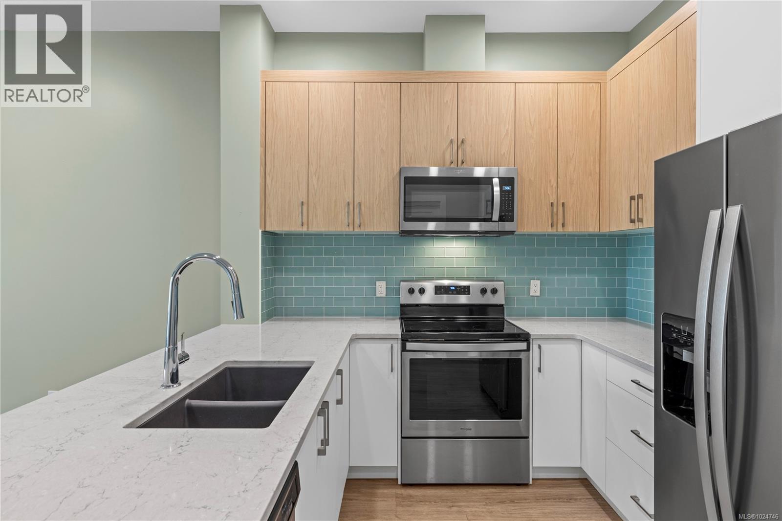 501 6540 Metral Dr, Nanaimo