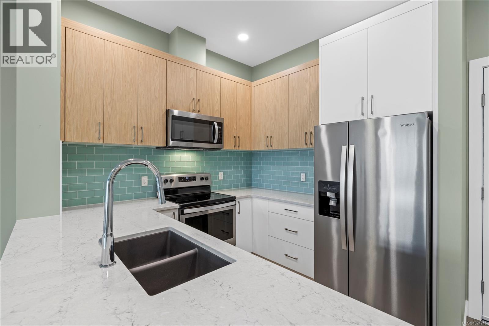 501 6540 Metral Dr, Nanaimo