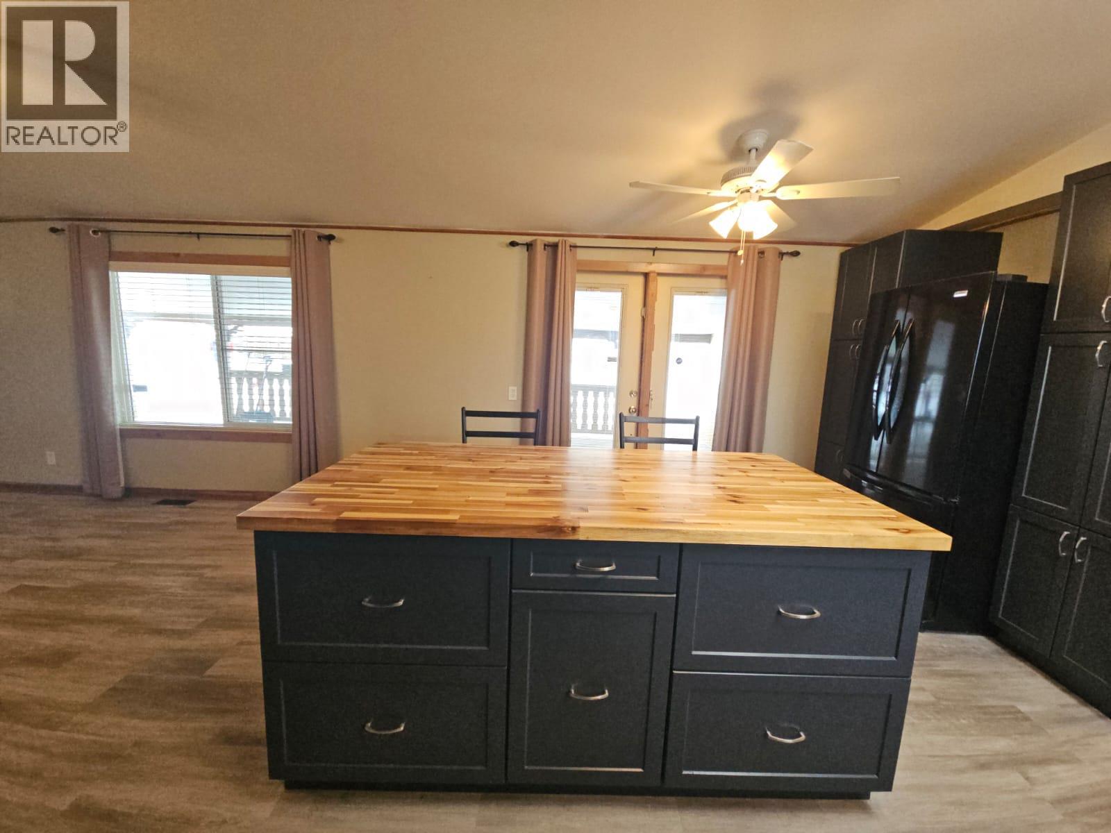 4504 42 AVENUE NE - 9