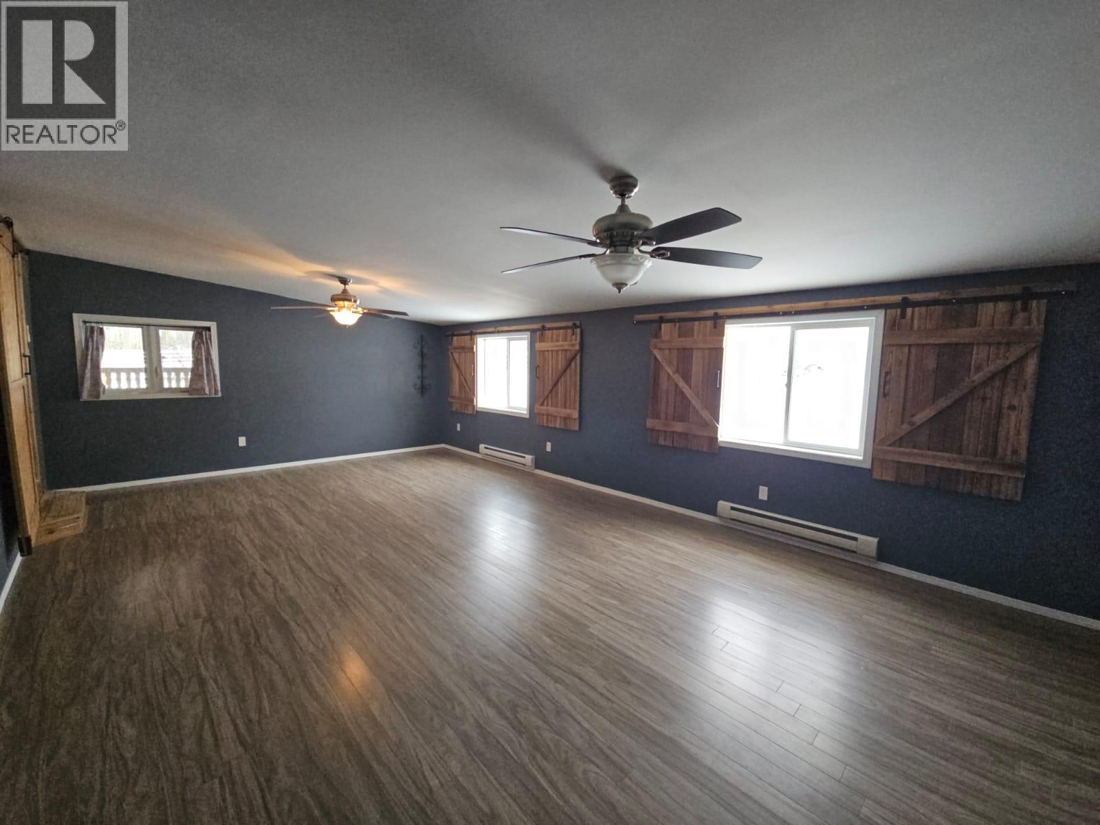 4504 42 AVENUE NE - 11