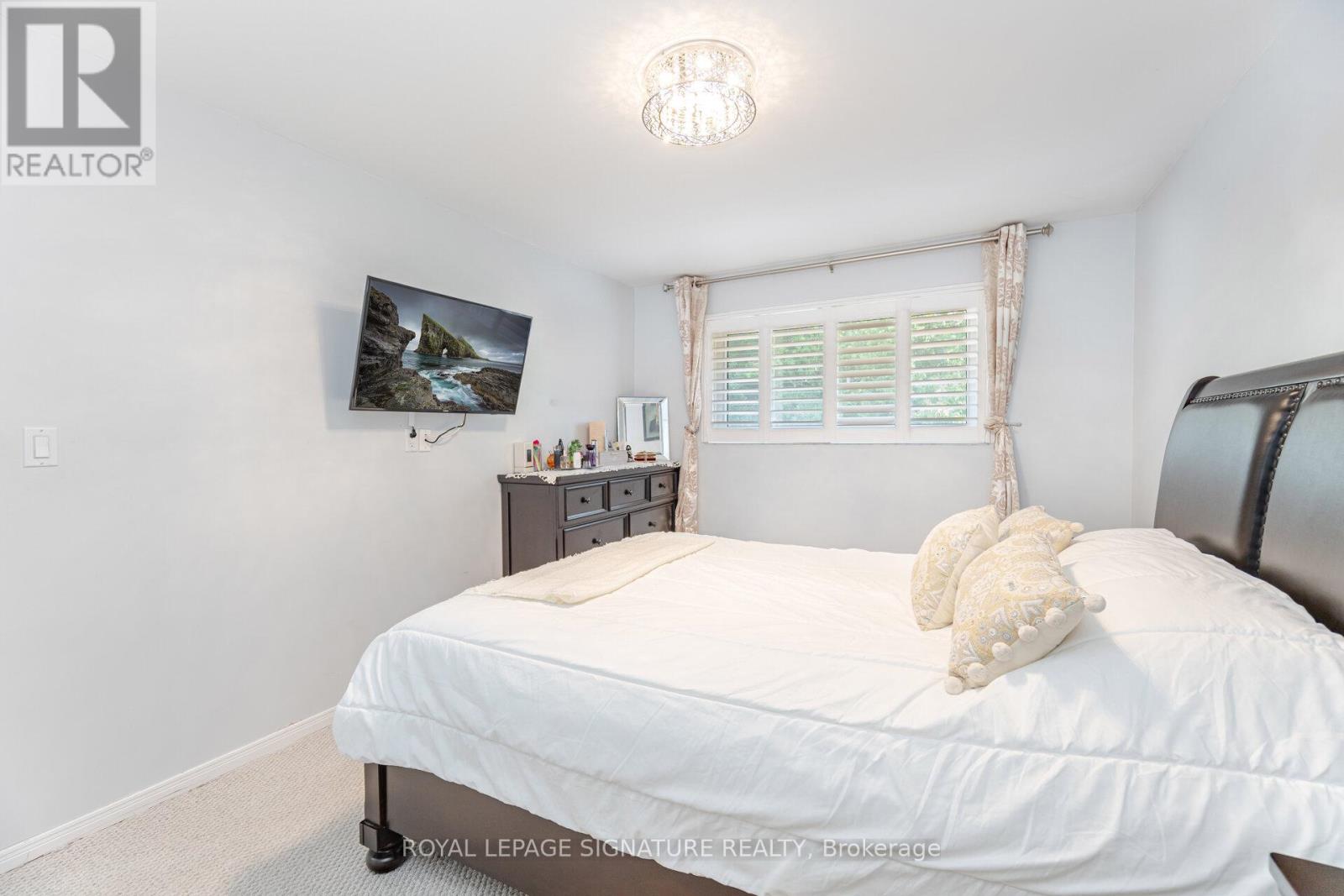 574 ANTIGUA CRESCENT - 21