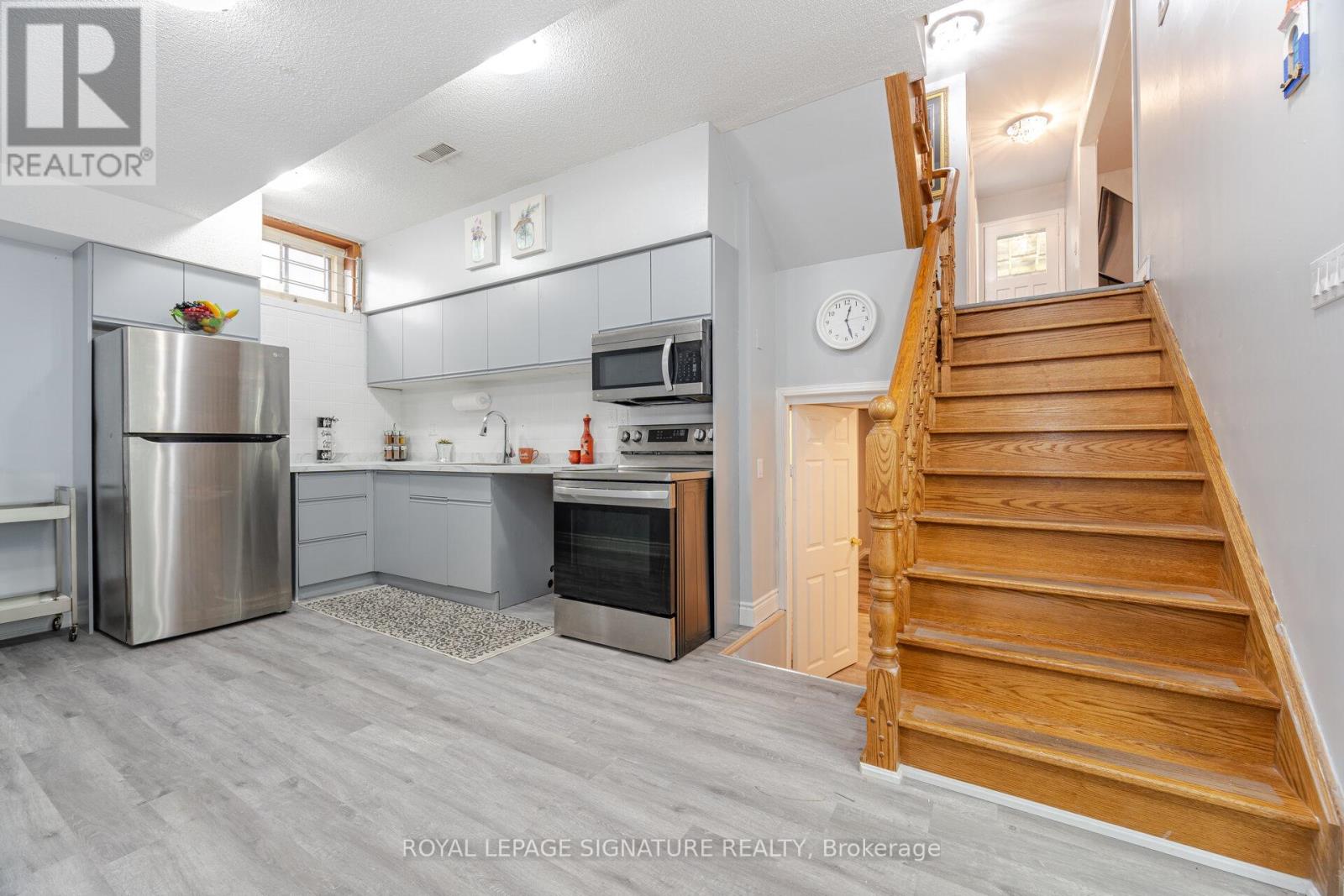 574 ANTIGUA CRESCENT - 34