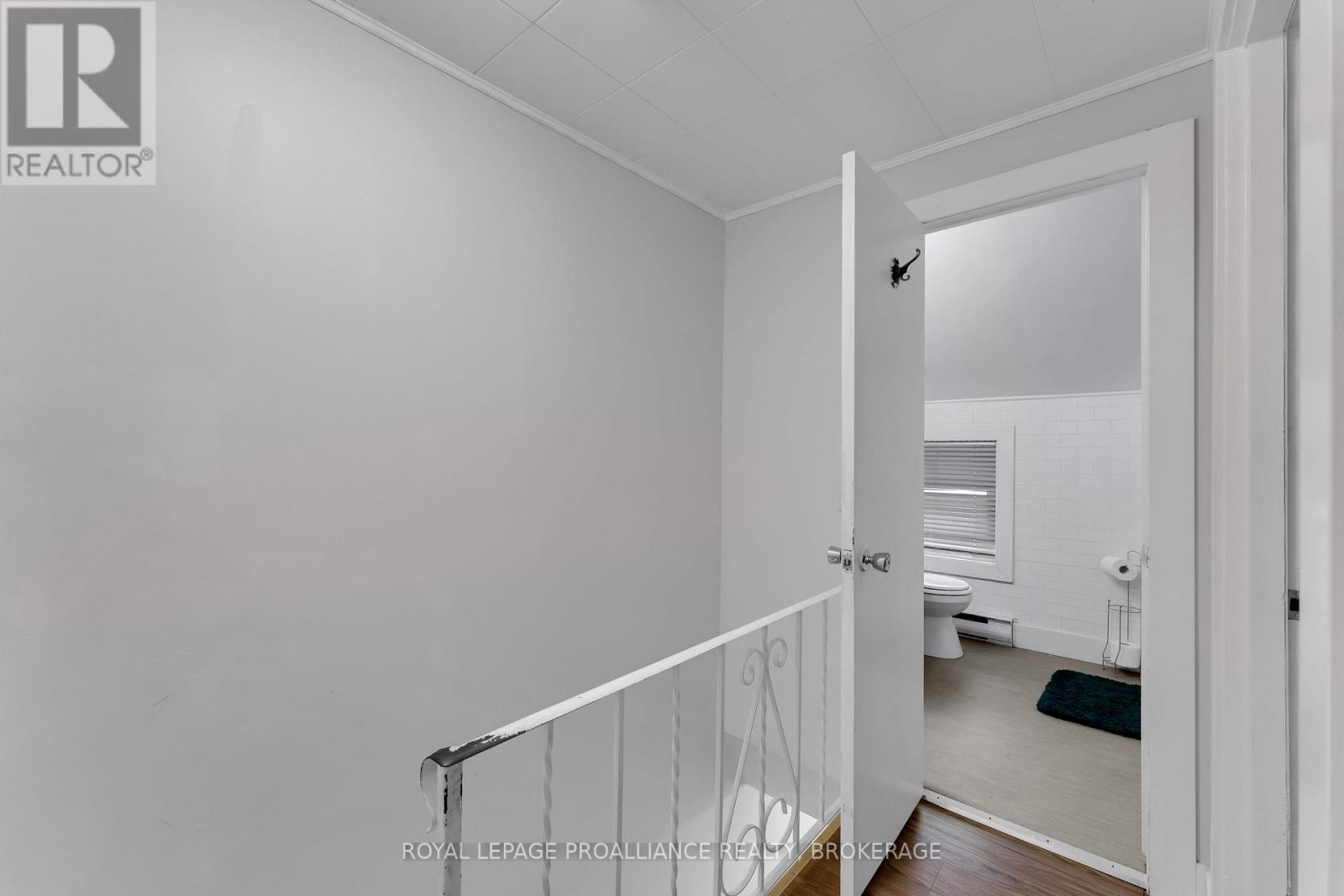 318 SYDENHAM STREET - 17