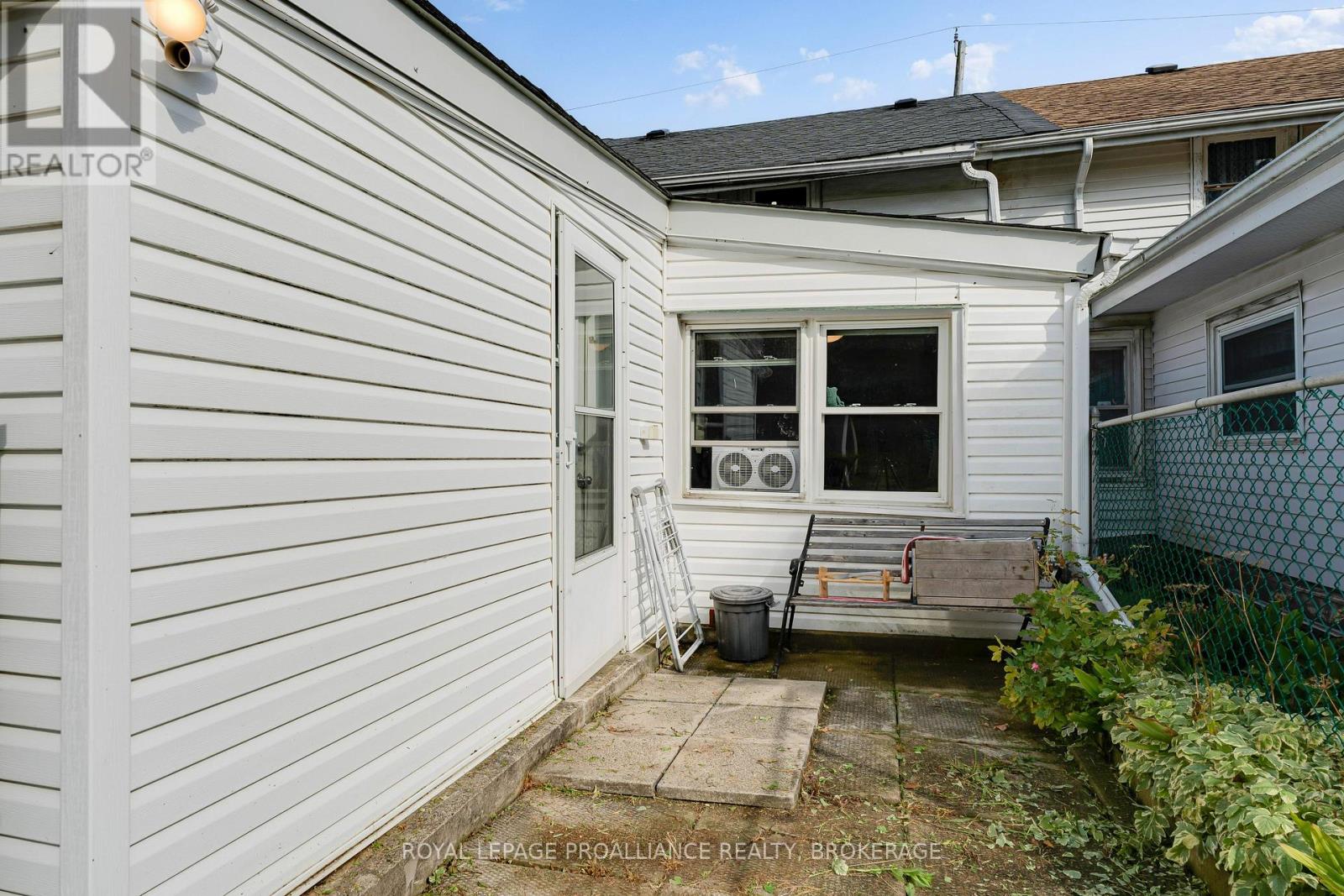 318 SYDENHAM STREET - 27