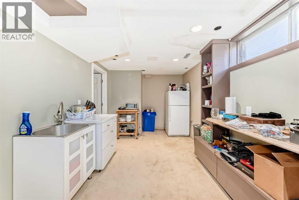 Single Family House for Sale in  Douglas Ridge Close SE Douglasdale/Glen Calgary 