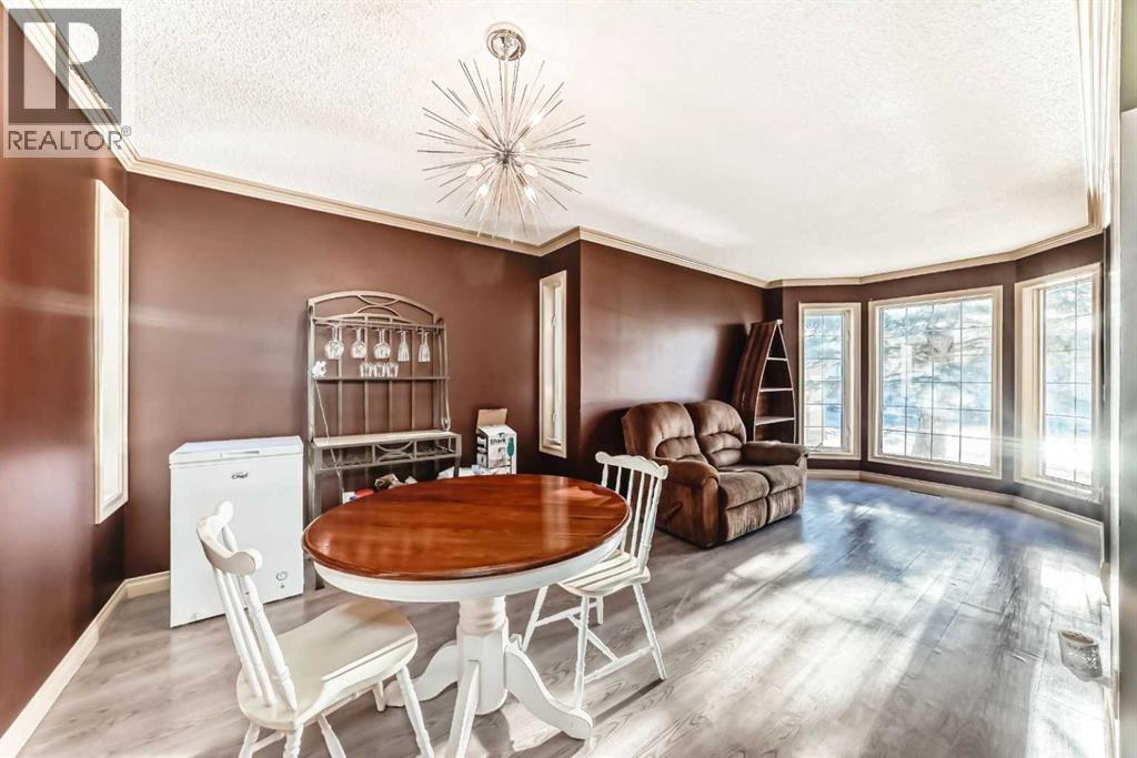 Single Family House for Sale in  Douglas Ridge Close SE Douglasdale/Glen Calgary 