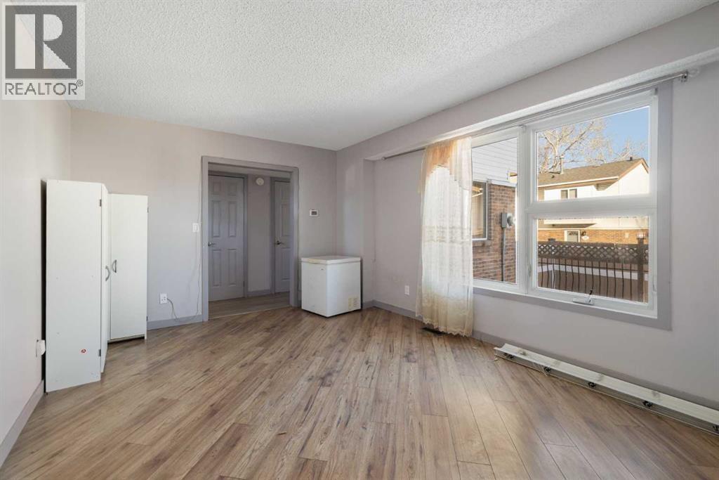 Single Family House for Sale in    Avenue SW Glenbrook Calgary 