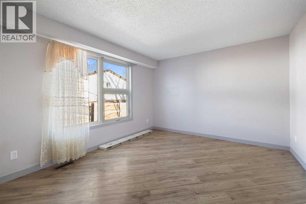 Single Family House for Sale in    Avenue SW Glenbrook Calgary 