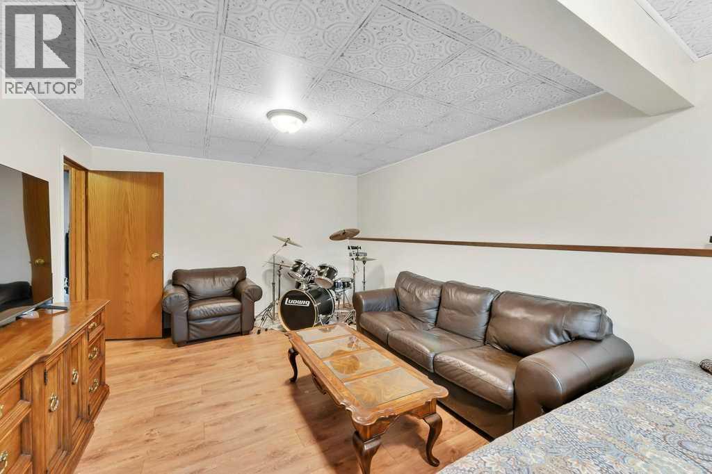 4 Blackstone Avenue, Lacombe