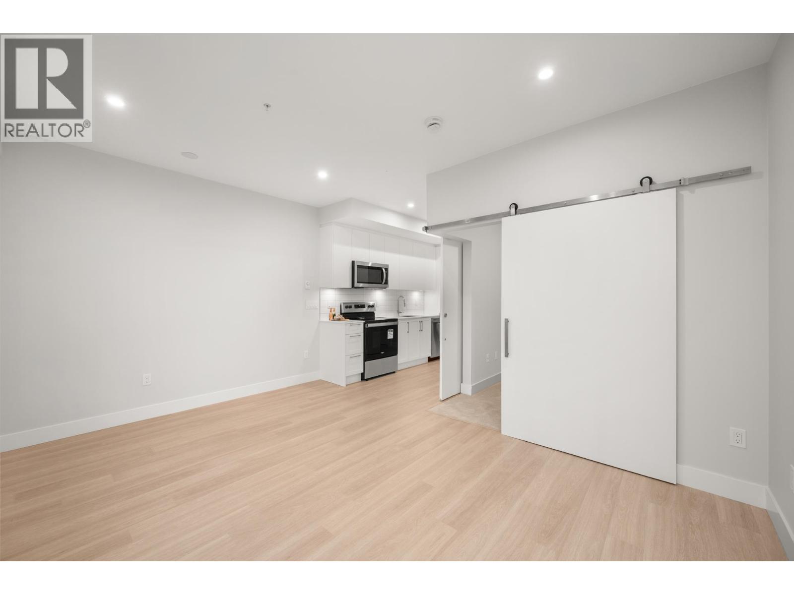 205 1942 STARLING DRIVE, Delta