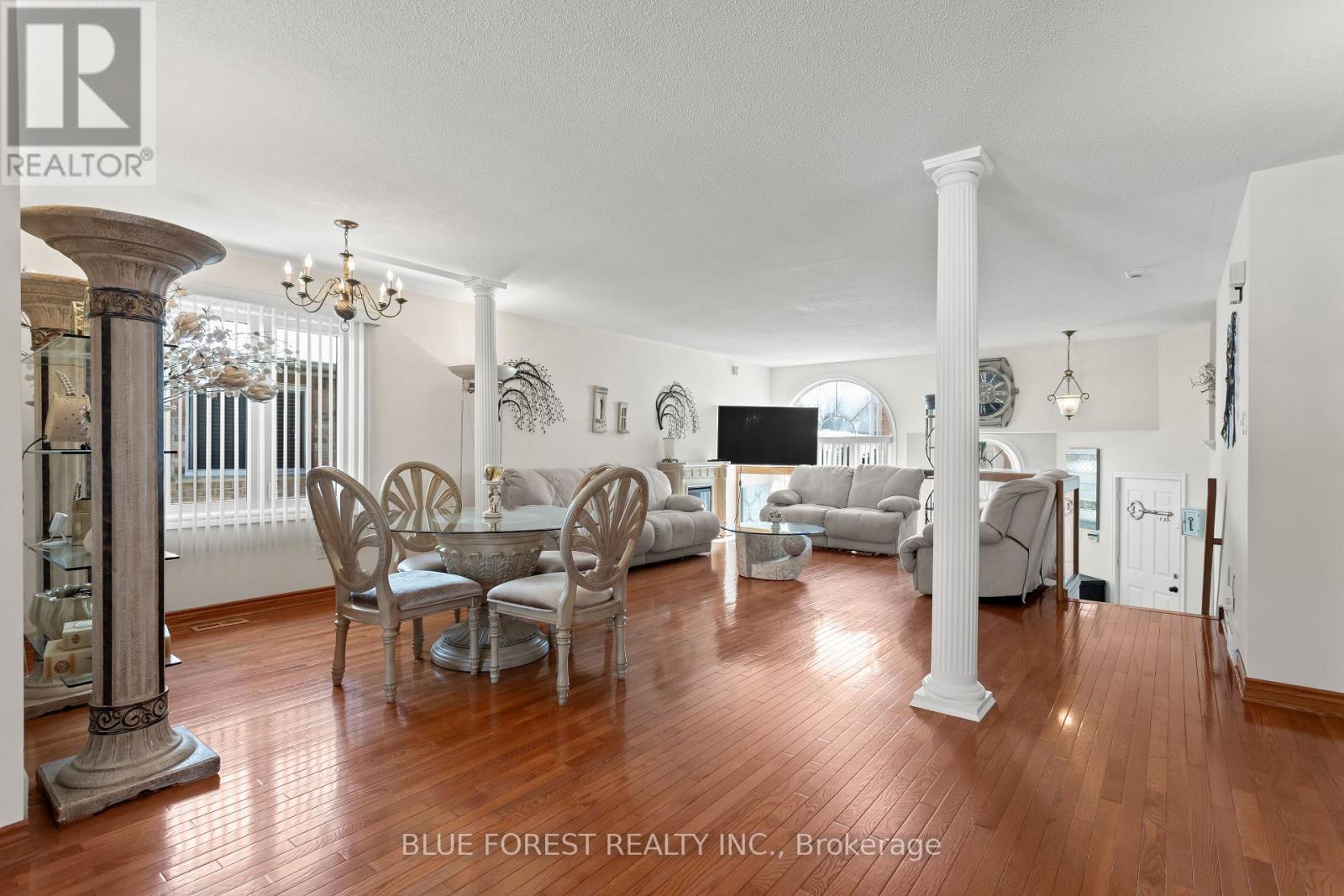 632 THORNWOOD DRIVE - 11