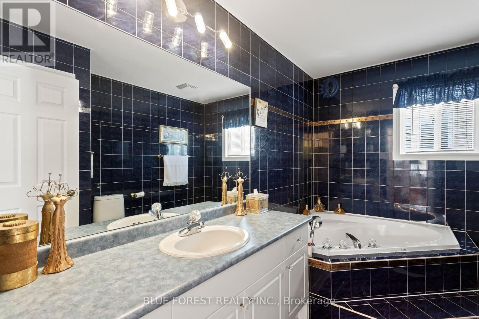 632 THORNWOOD DRIVE - 22