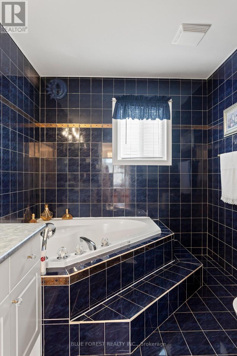 632 THORNWOOD DRIVE - 23
