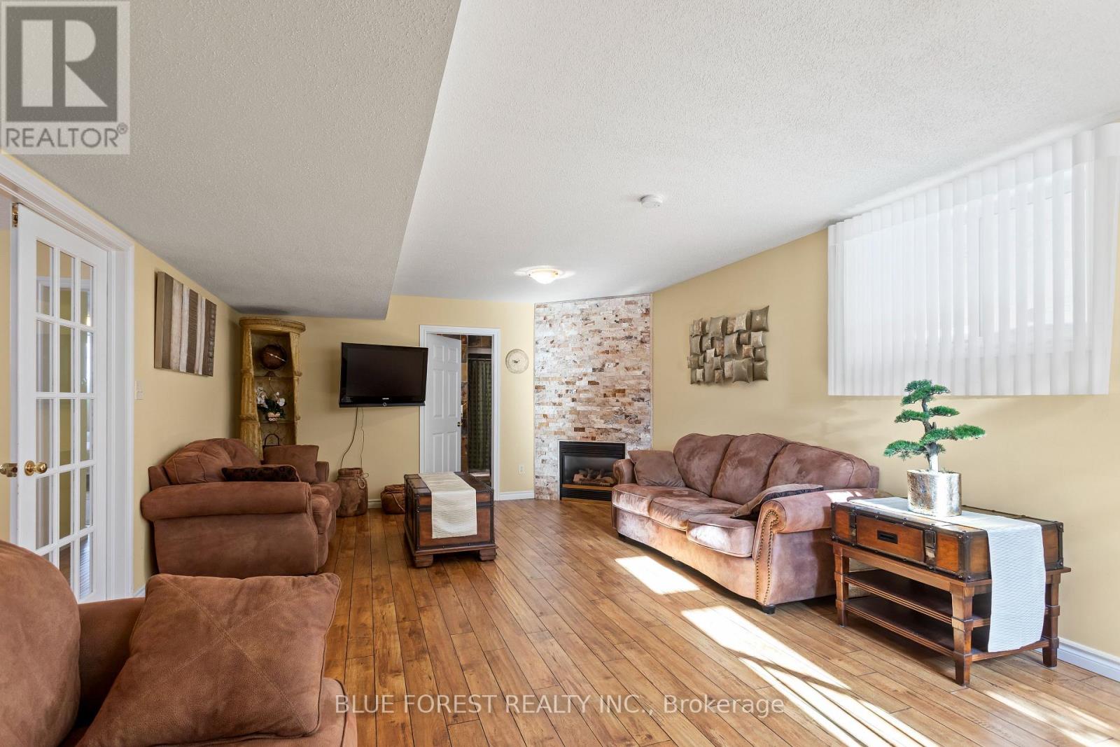 632 THORNWOOD DRIVE - 26