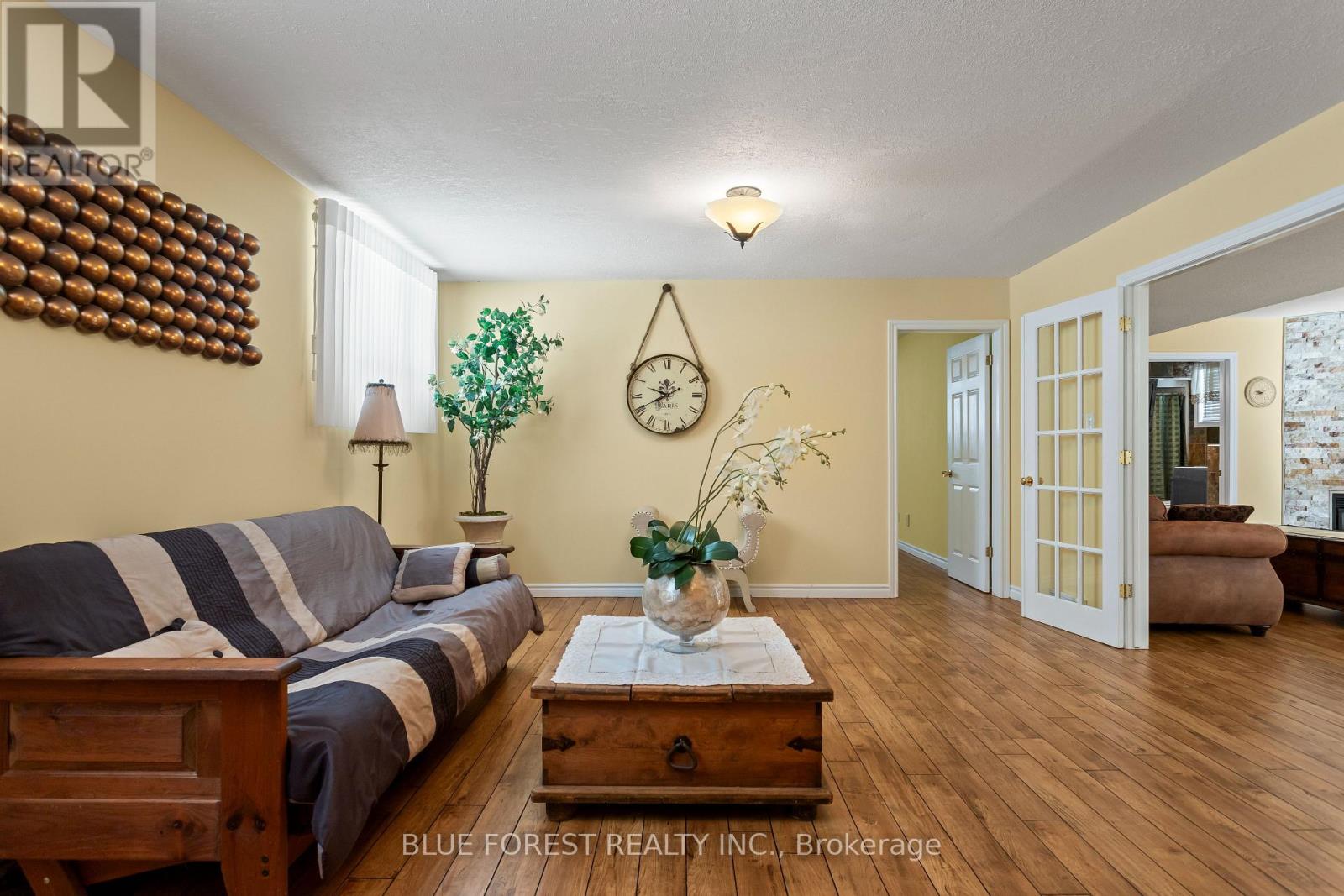 632 THORNWOOD DRIVE - 32