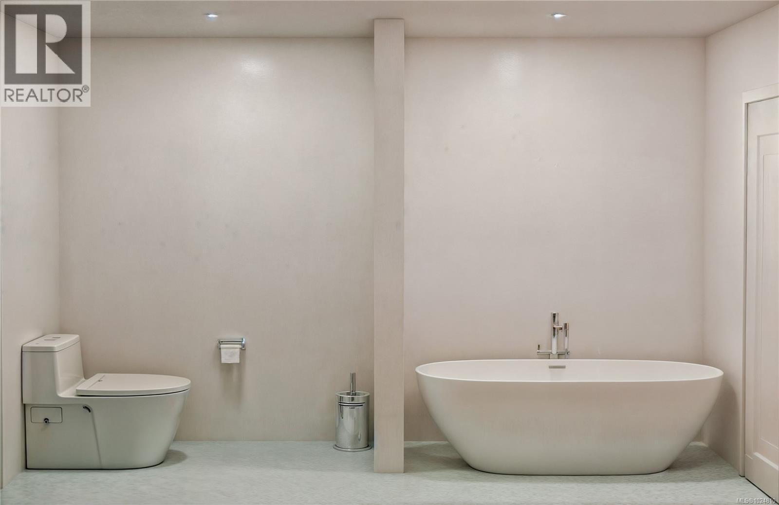 401 7815 Wallace Dr, Central Saanich