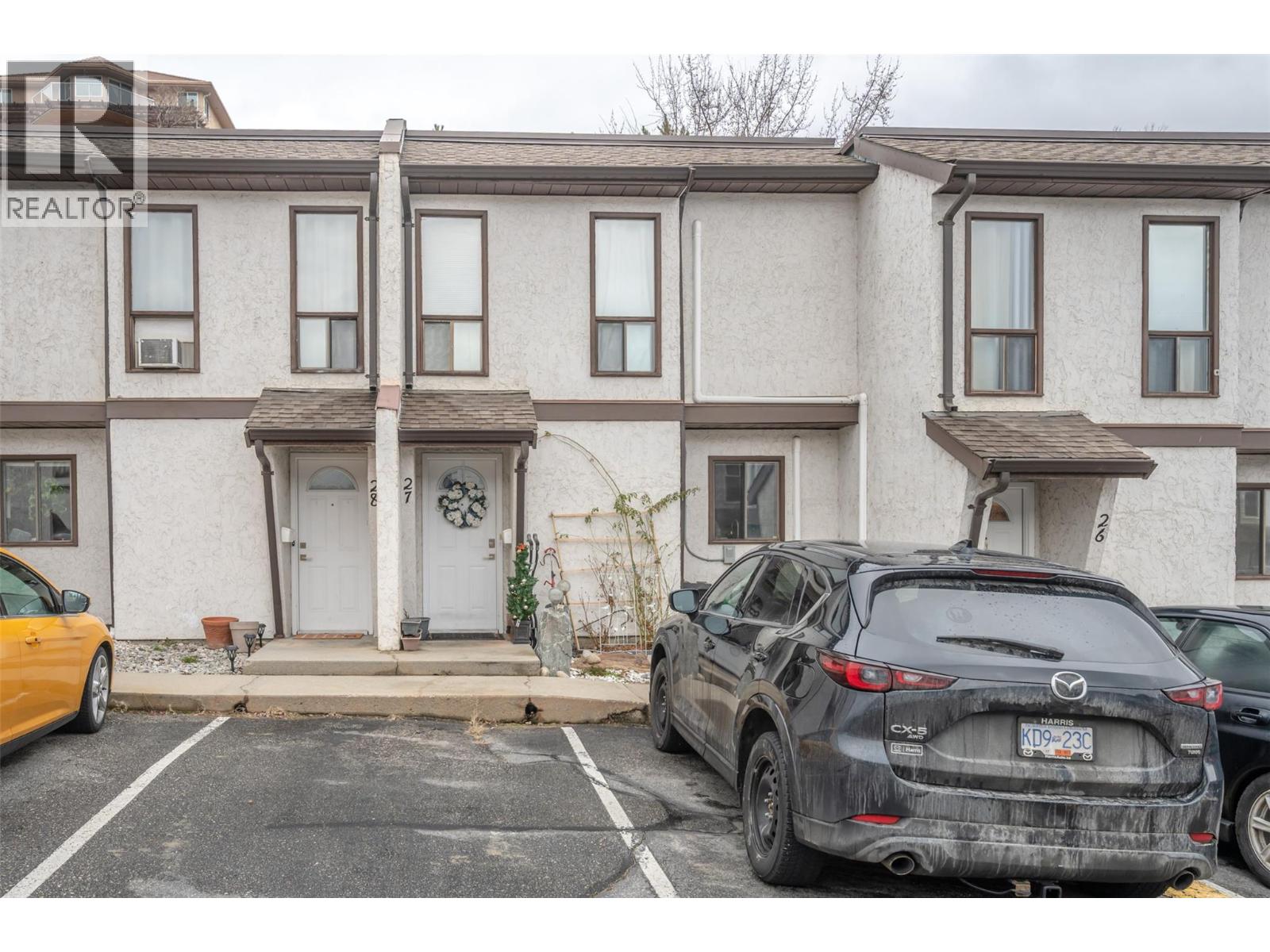 #27 80 Green Avenue E - 1