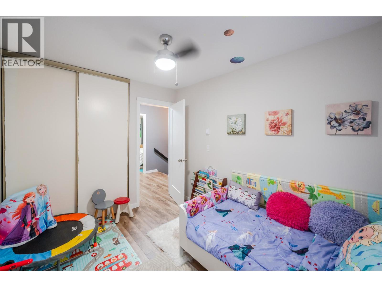 #27 80 Green Avenue E - 26