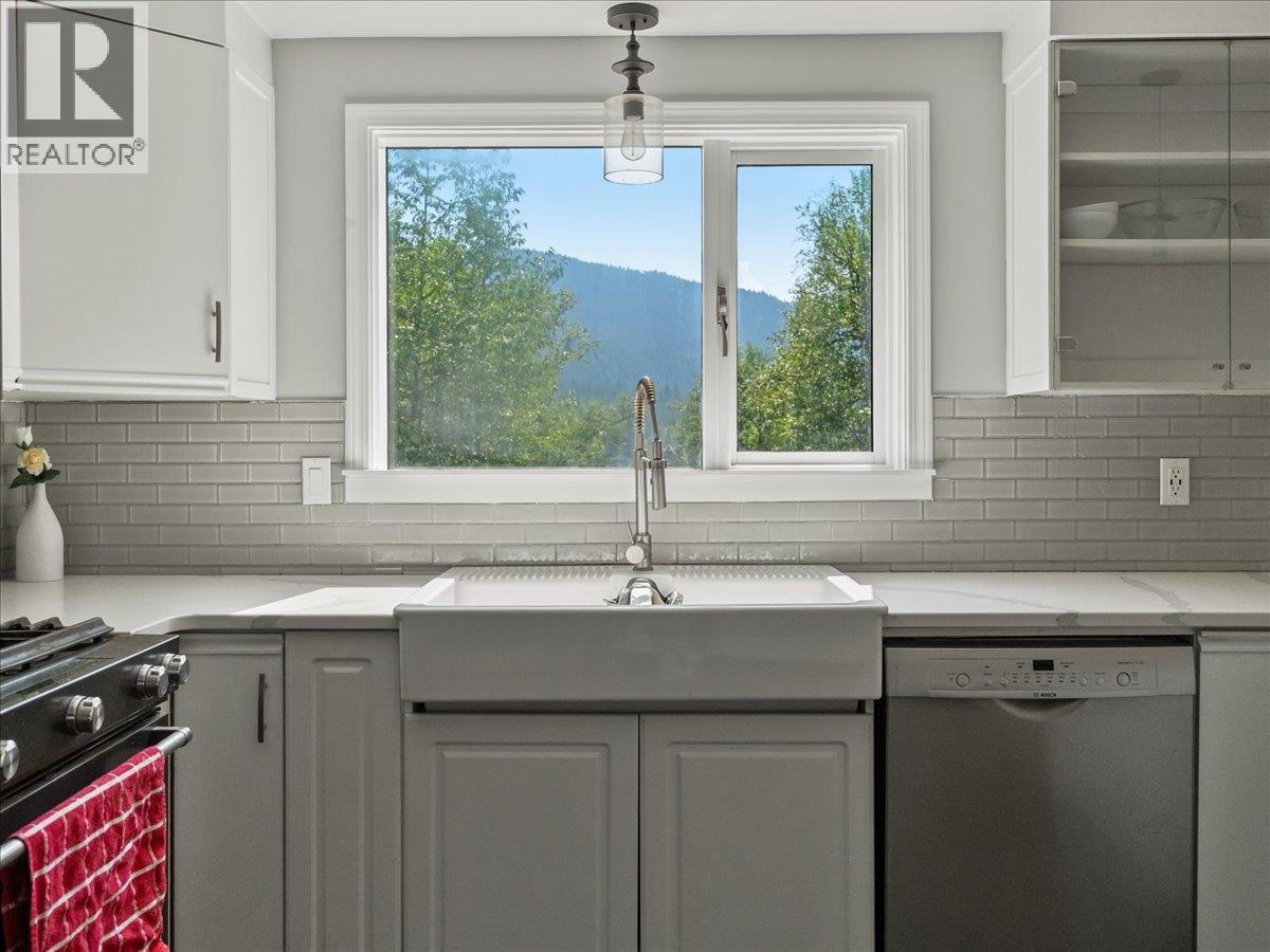 6172 SLOCAN RIVER ROAD - 36