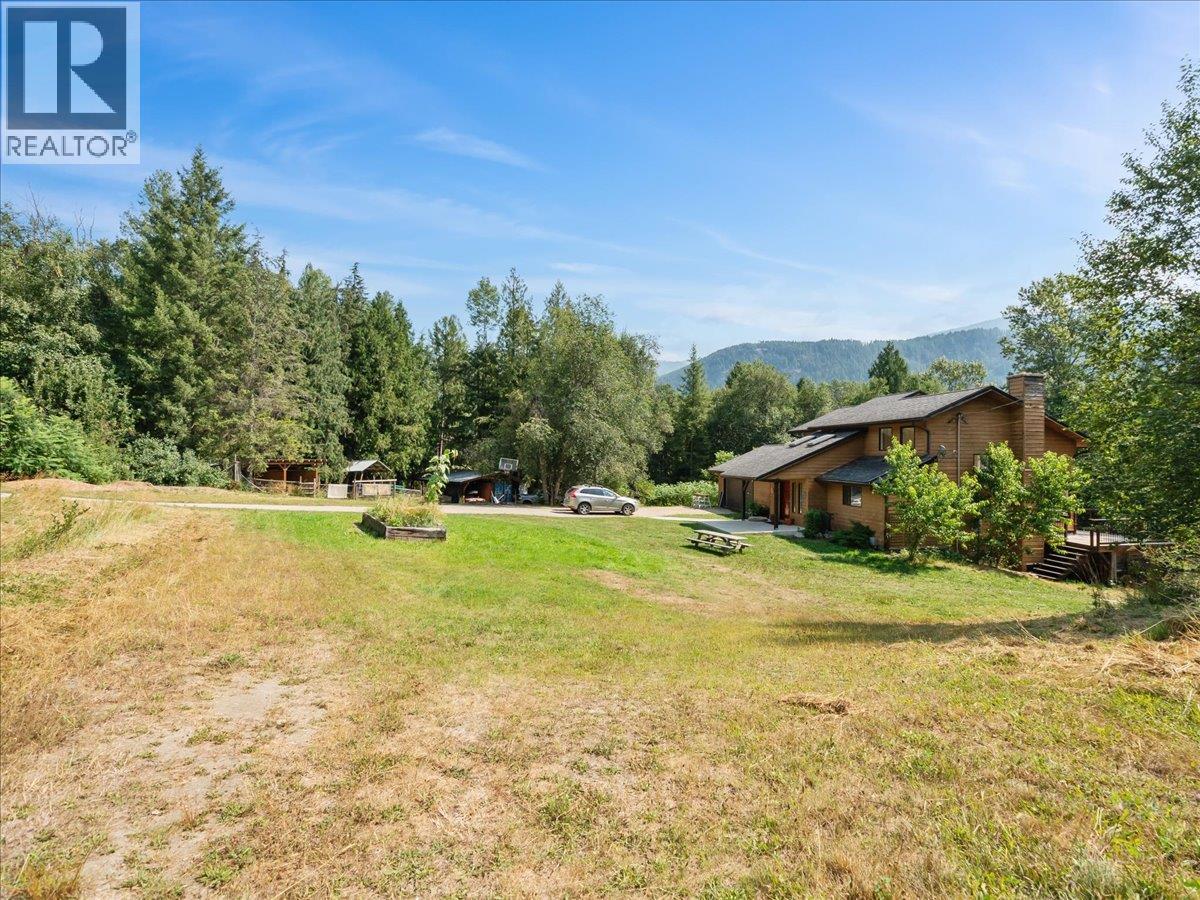 6172 SLOCAN RIVER ROAD - 15