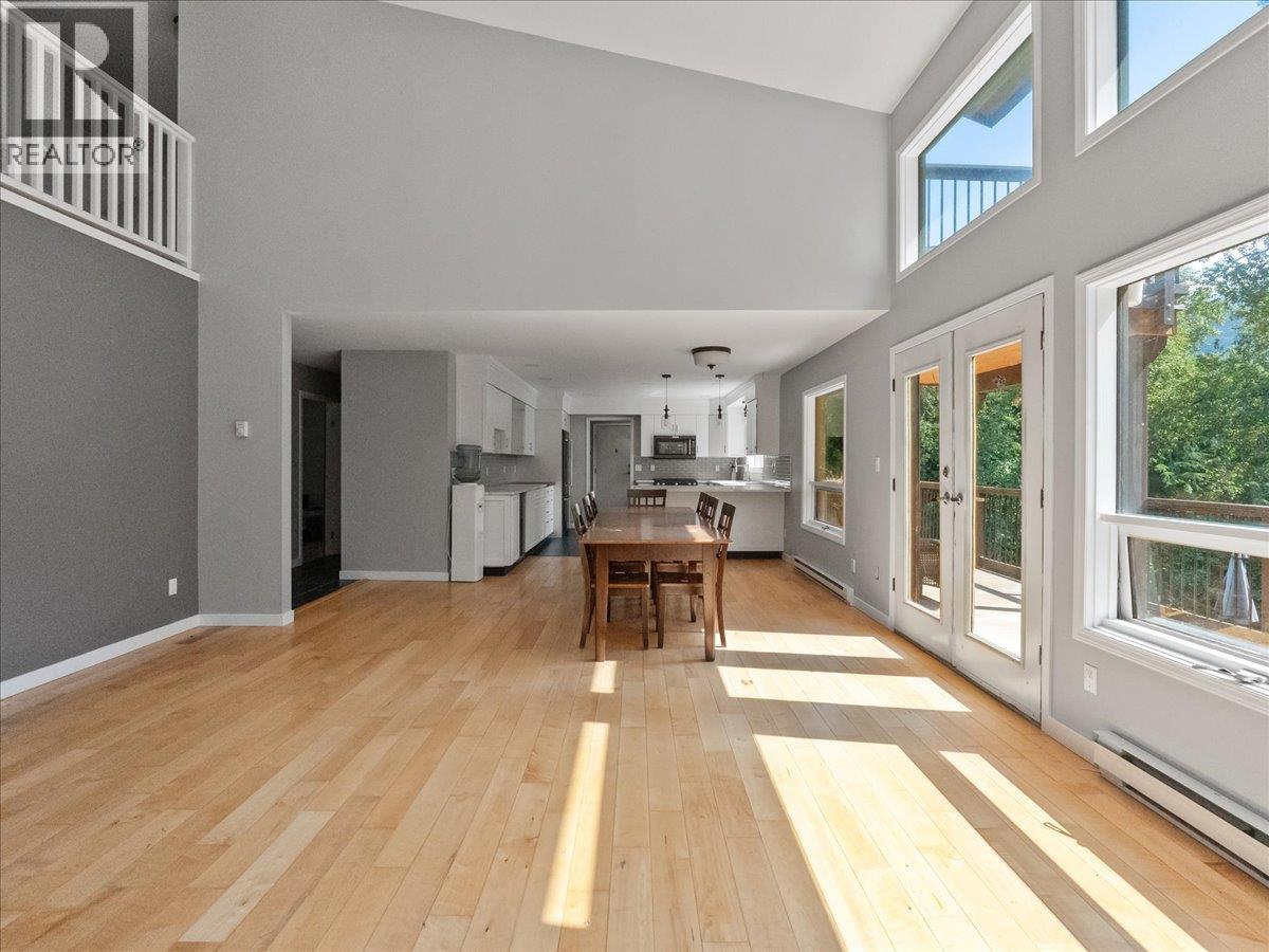 6172 SLOCAN RIVER ROAD - 28