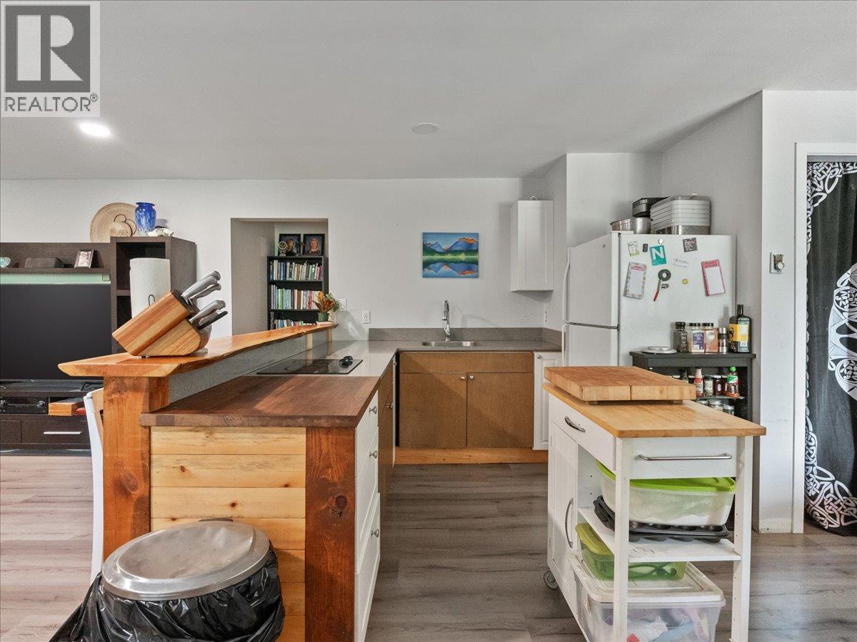 6172 SLOCAN RIVER ROAD - 68