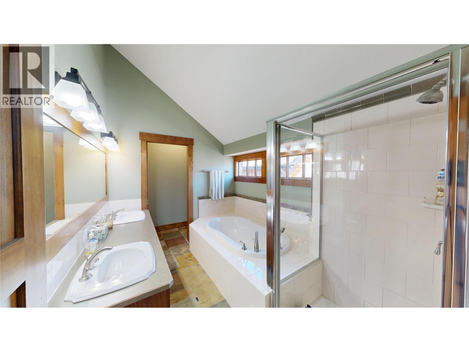 33 2598 MOUNTAINVIEW Crescent, Invermere