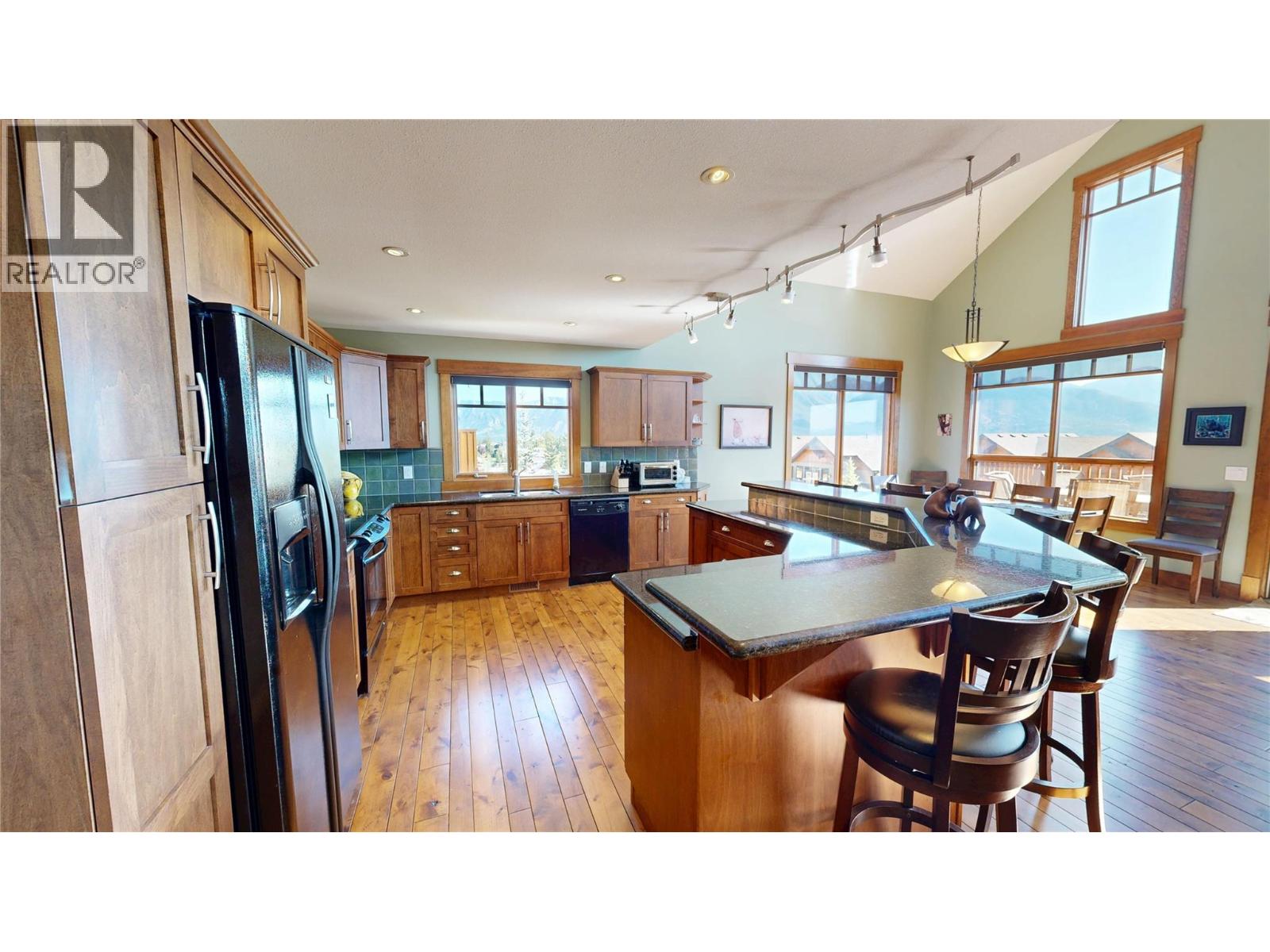 33 2598 MOUNTAINVIEW Crescent, Invermere