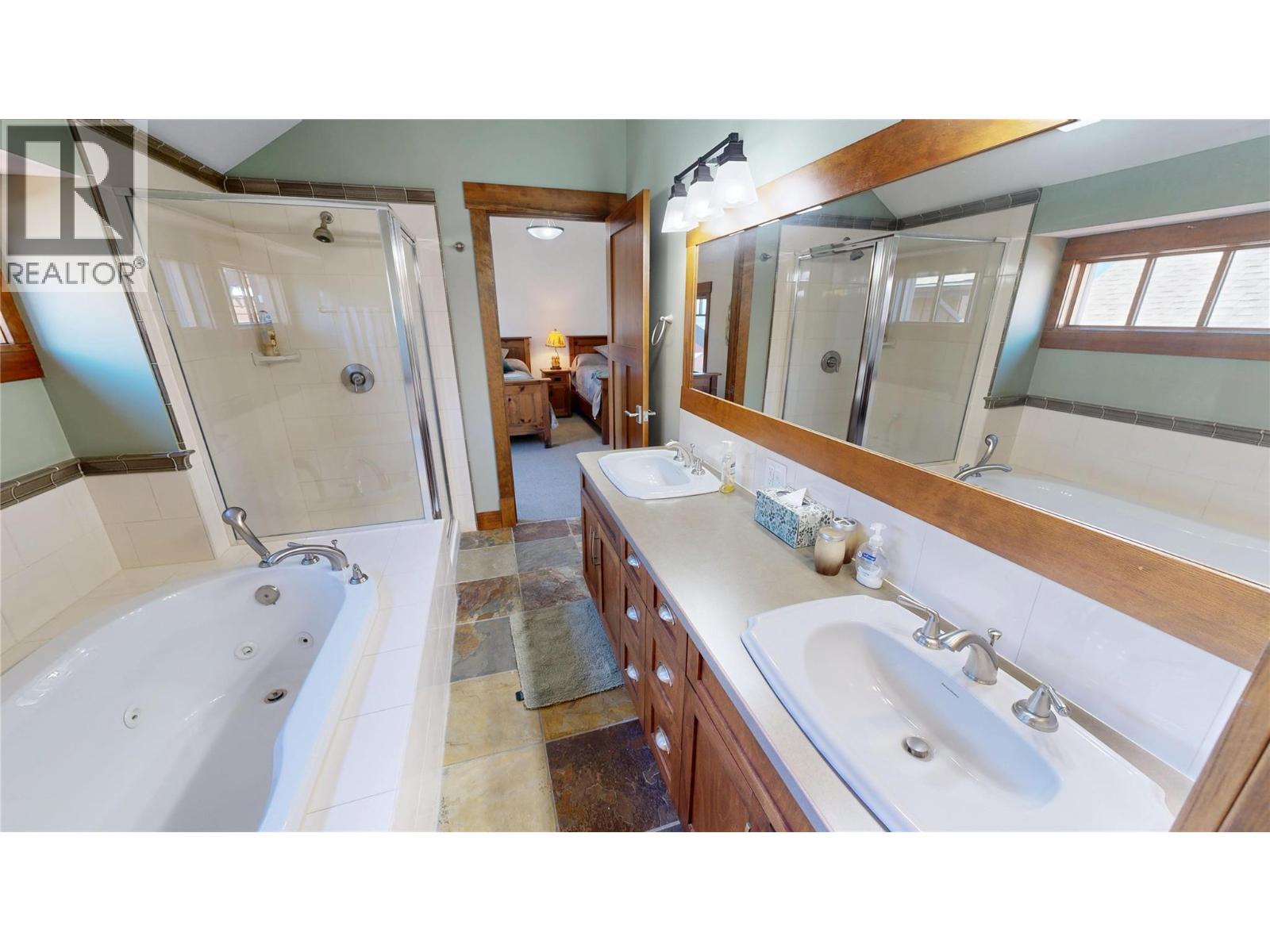 33 2598 MOUNTAINVIEW Crescent, Invermere