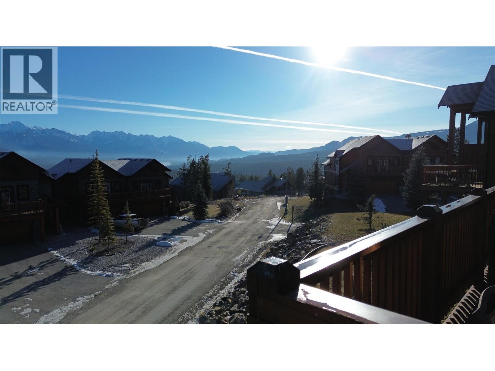 33 2598 MOUNTAINVIEW Crescent, Invermere