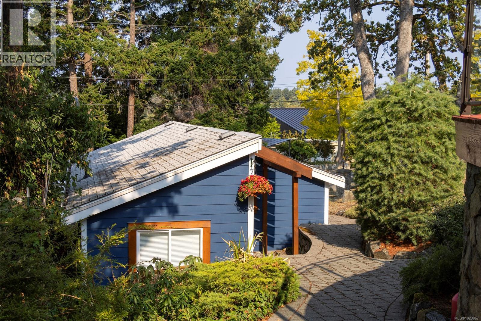  2710 Sea View Road, Saanich