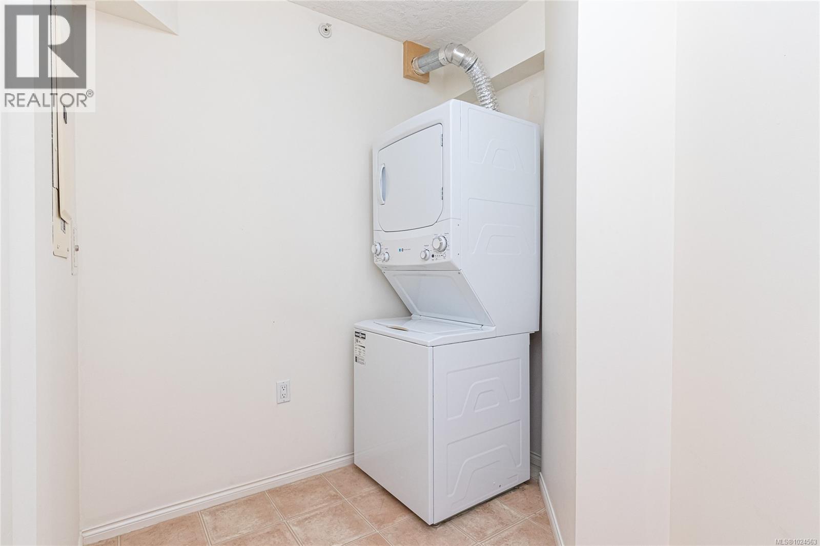 105 1521 Church Avenue, Saanich