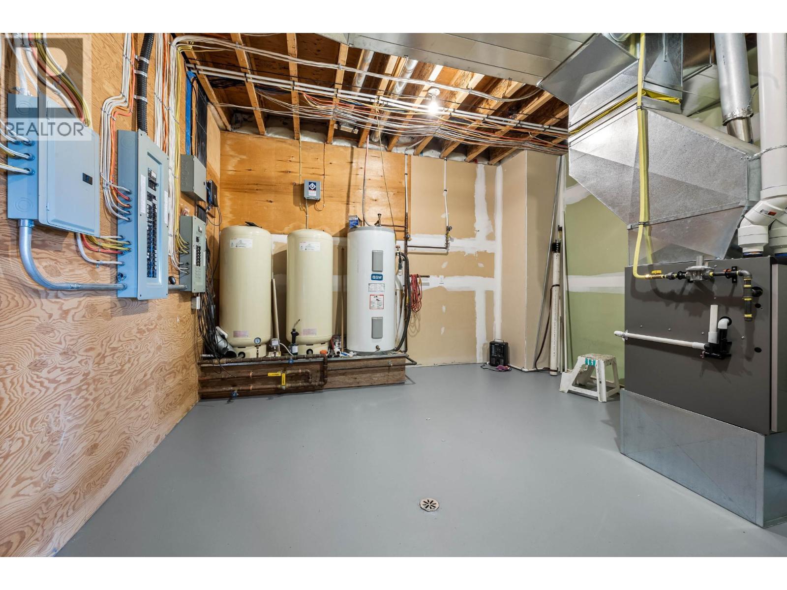 1249 CLEARWATER VALLEY Road - 33
