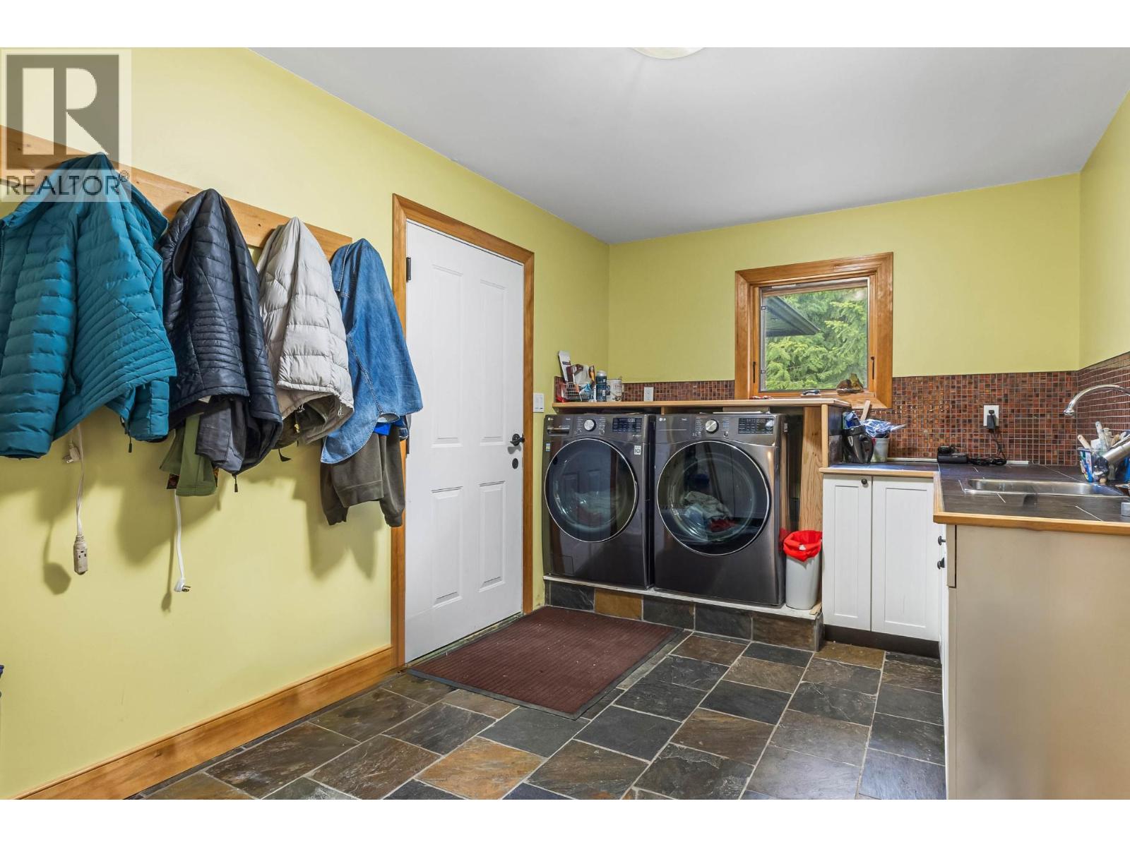 1249 CLEARWATER VALLEY Road - 36