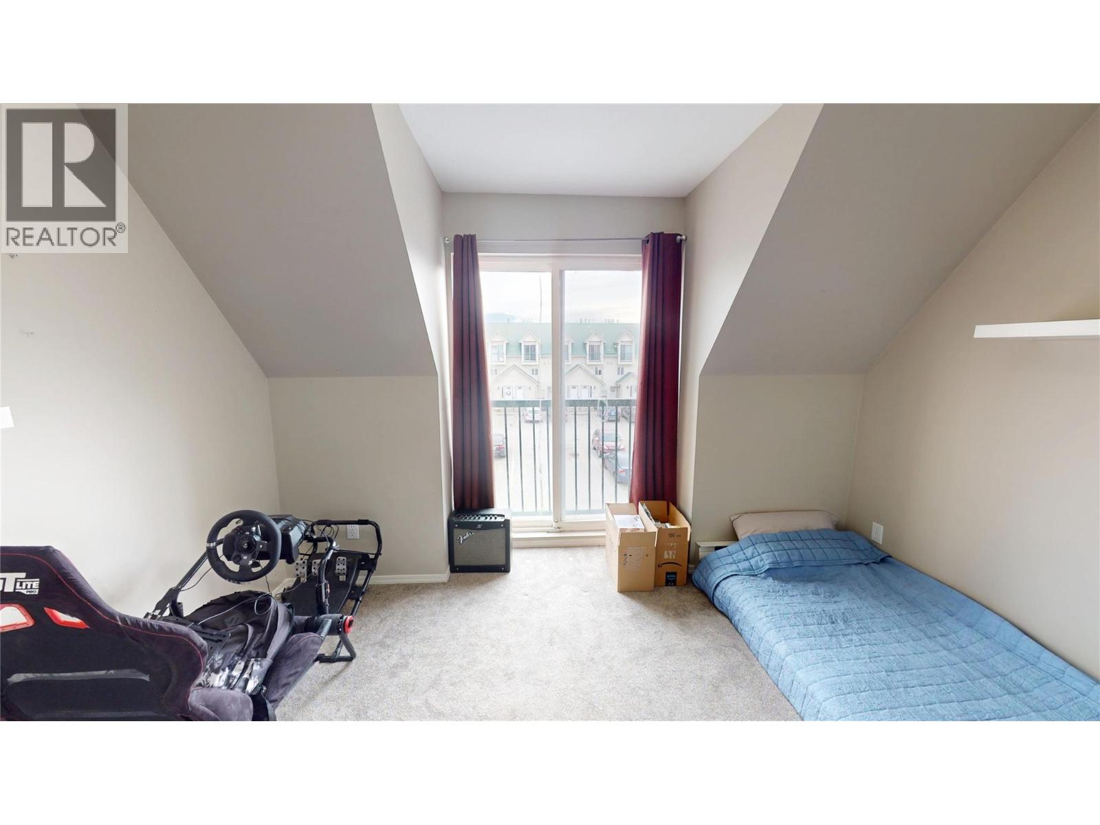 1004 23rd Avenue N Unit# 203, Cranbrook