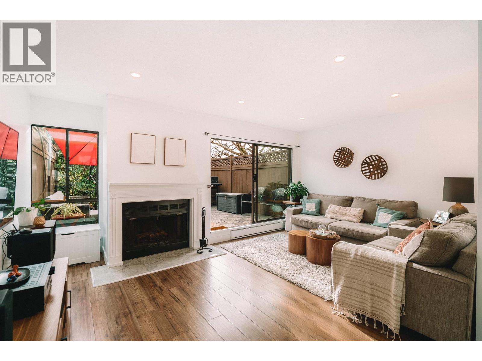 19 230 W 14TH STREET, North Vancouver