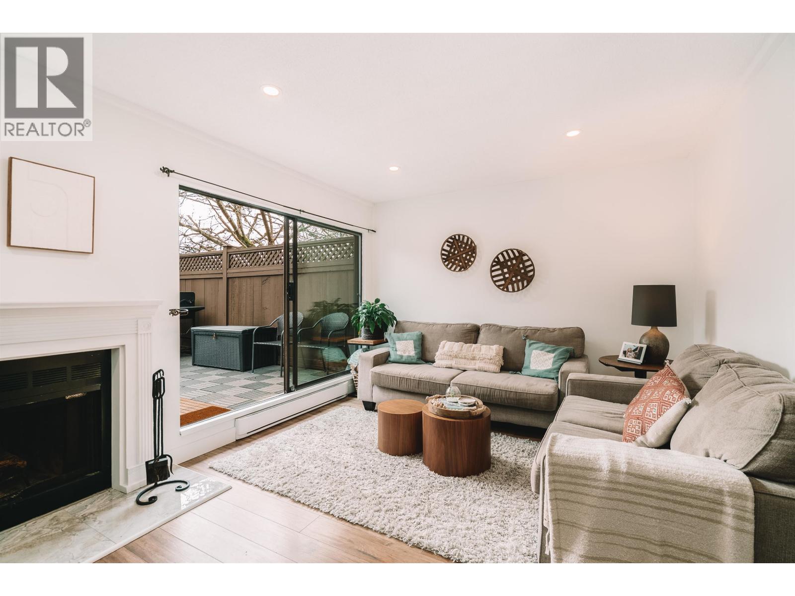 19 230 W 14TH STREET, North Vancouver