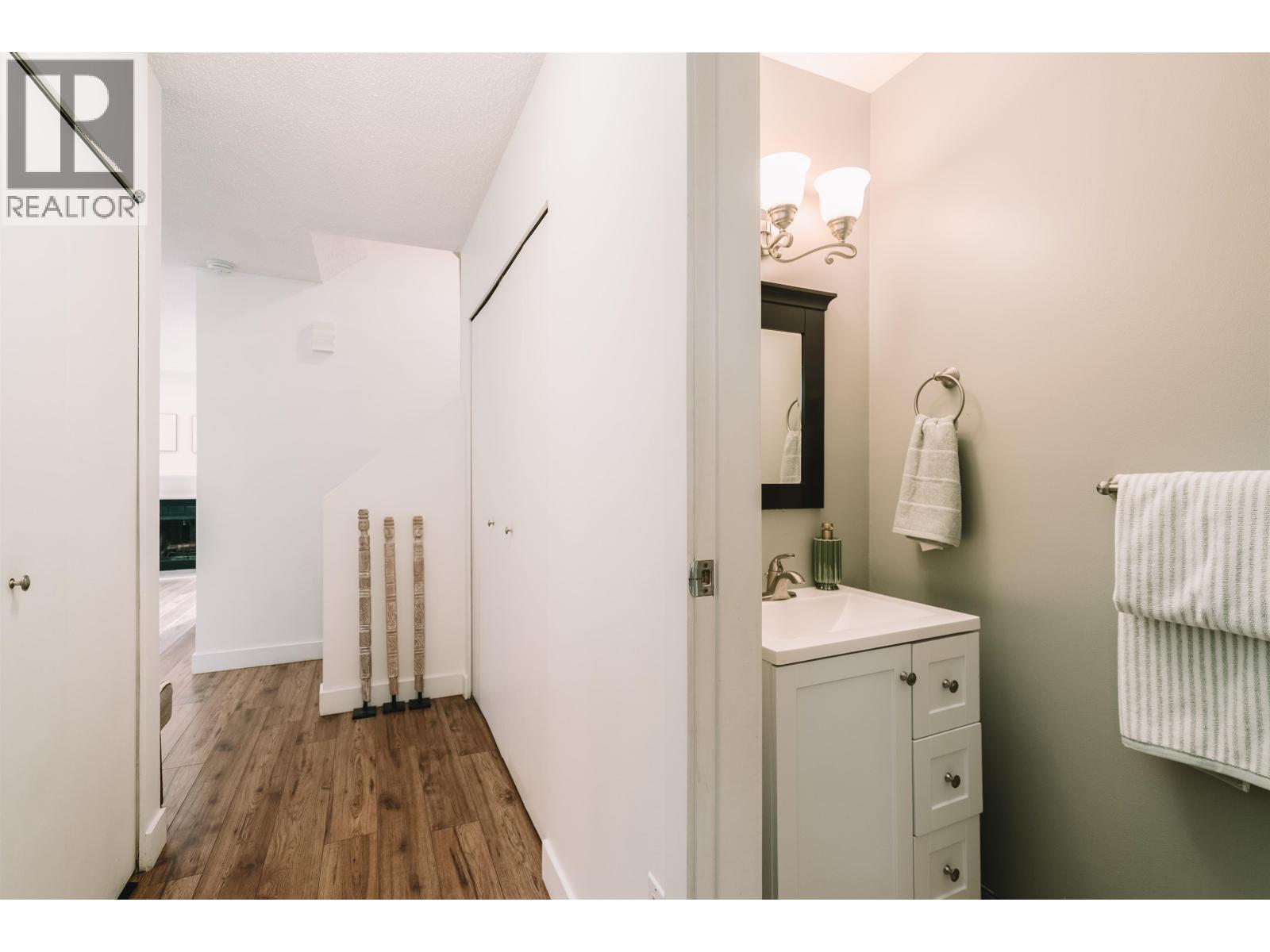 19 230 W 14TH STREET, North Vancouver