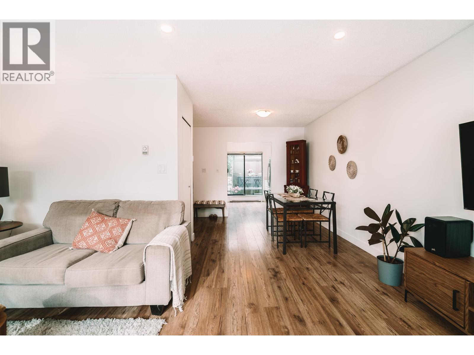 19 230 W 14TH STREET, North Vancouver