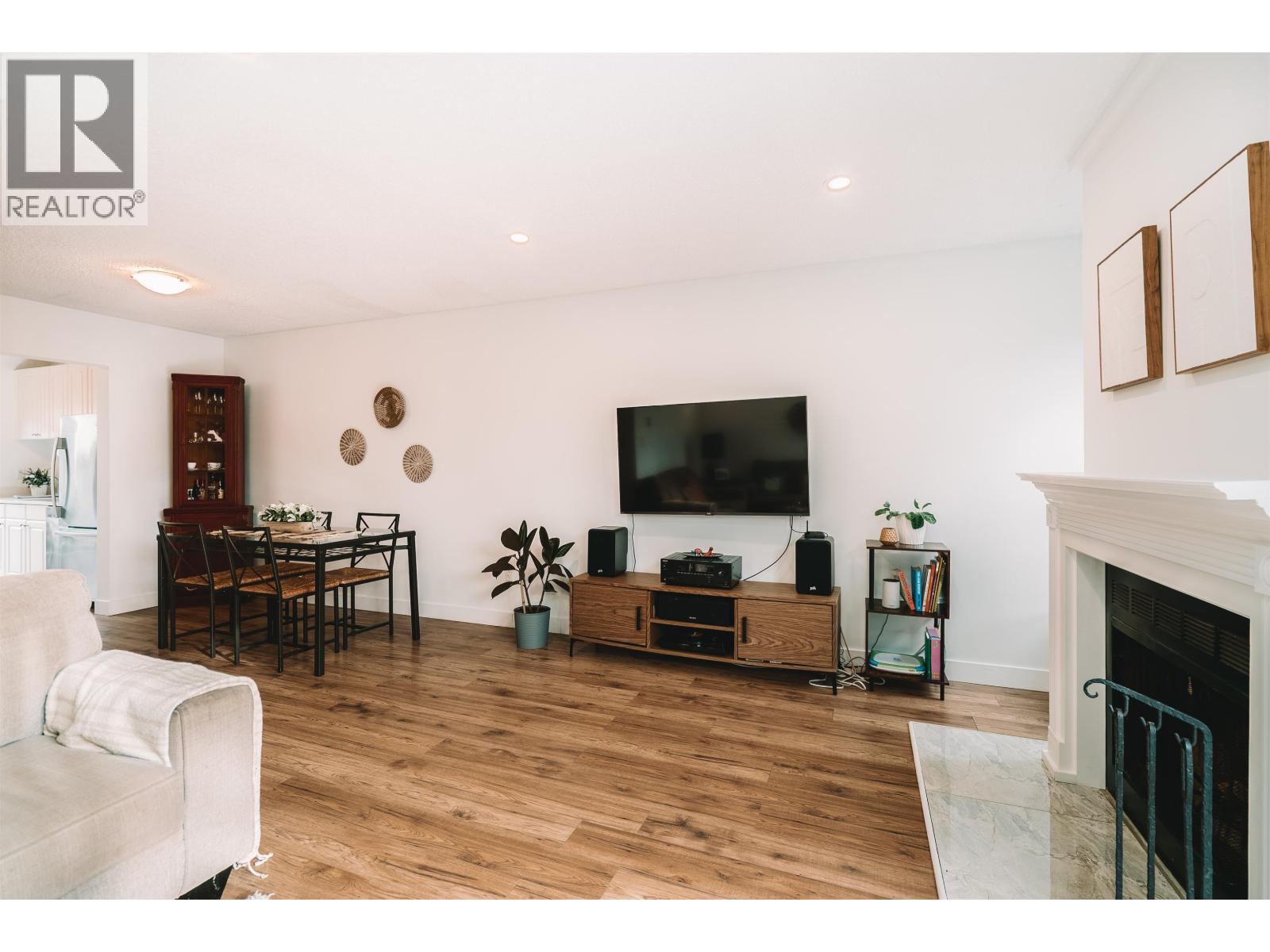 19 230 W 14TH STREET, North Vancouver