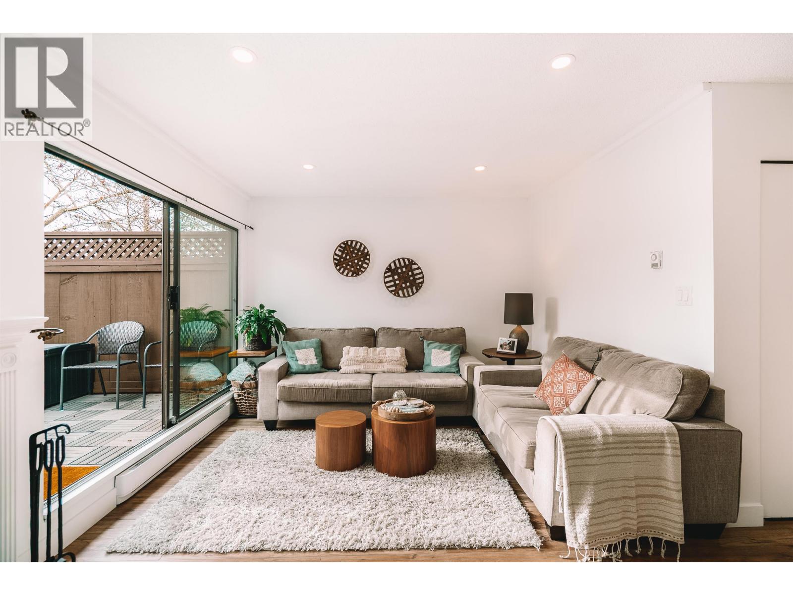 19 230 W 14TH STREET, North Vancouver