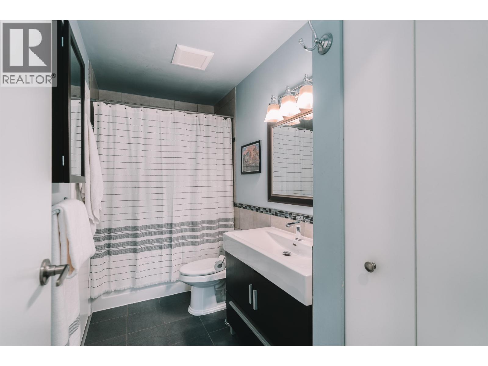 19 230 W 14TH STREET, North Vancouver