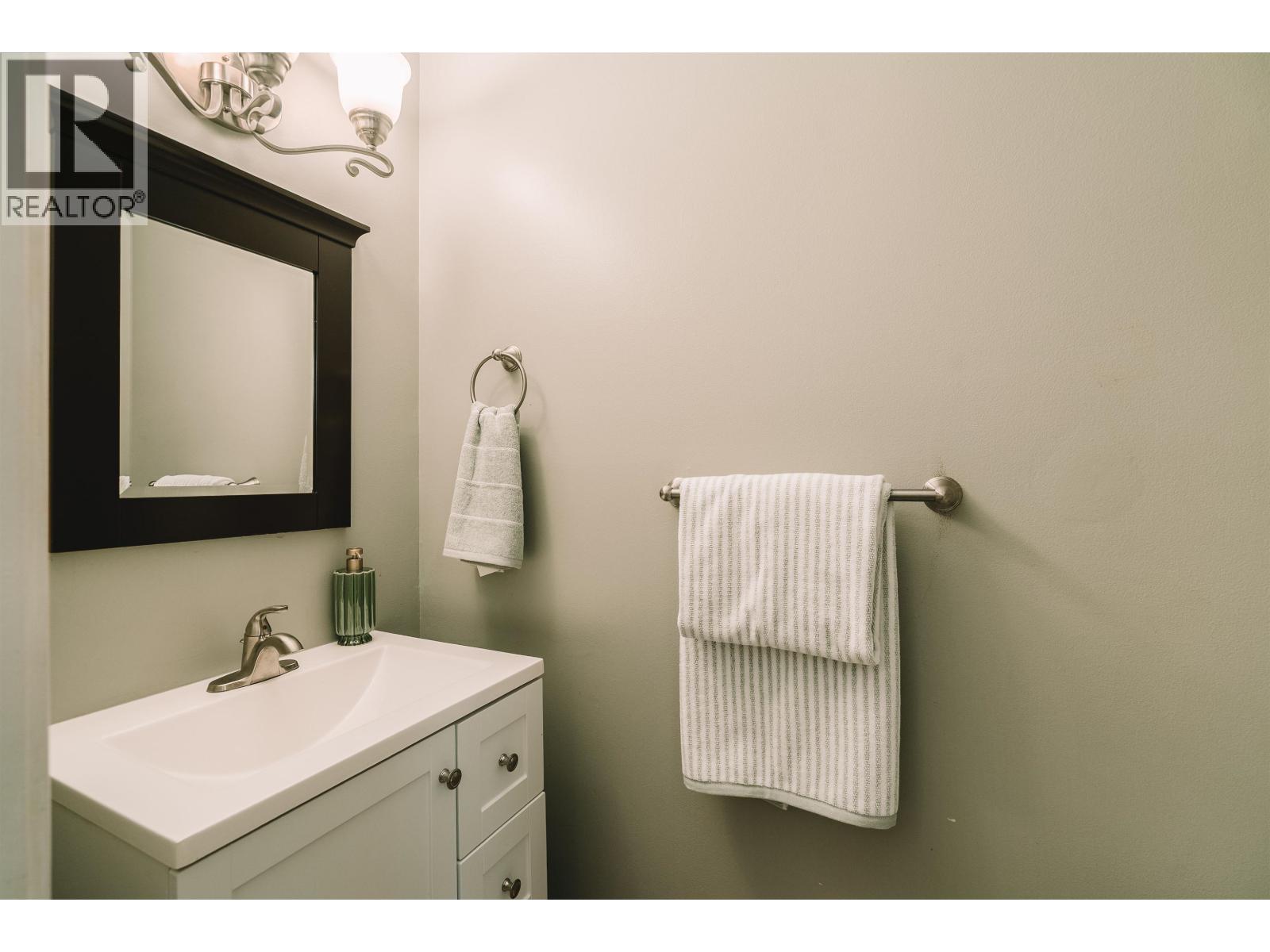 19 230 W 14TH STREET, North Vancouver