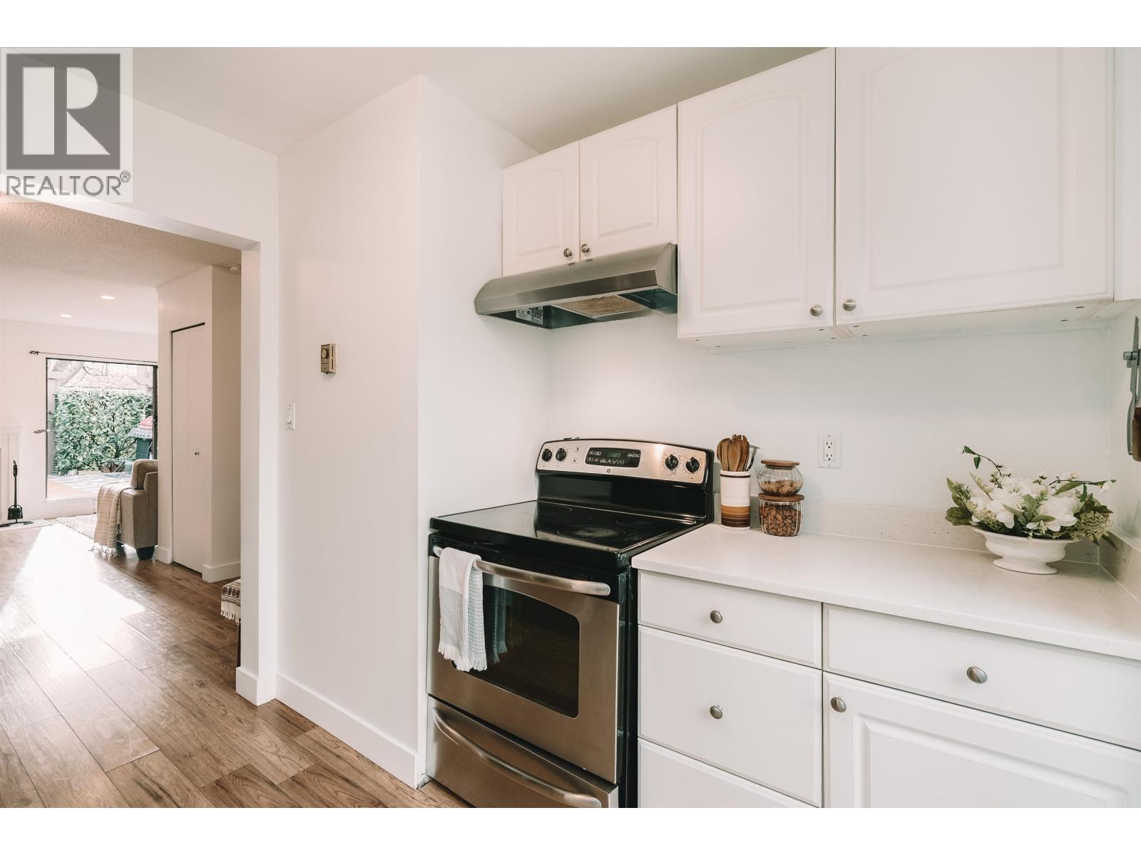 19 230 W 14TH STREET, North Vancouver