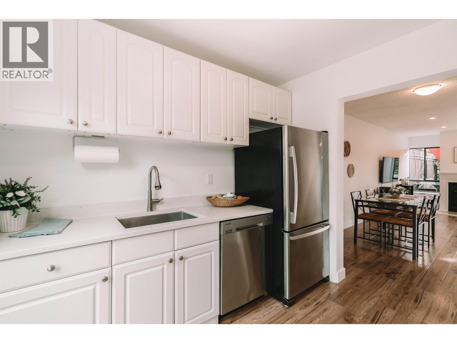 19 230 W 14TH STREET, North Vancouver