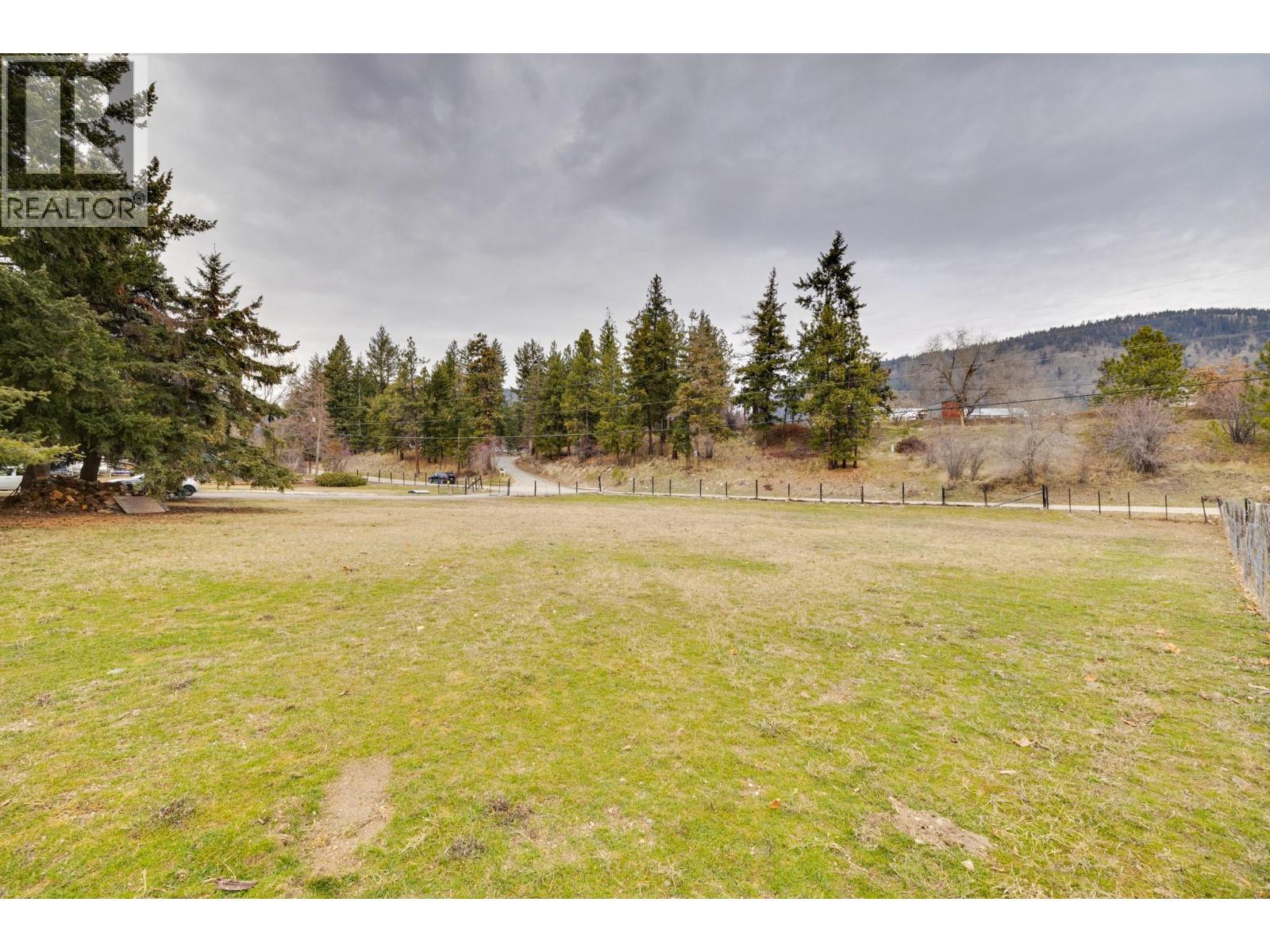 5186 Mackinnon Road - 16