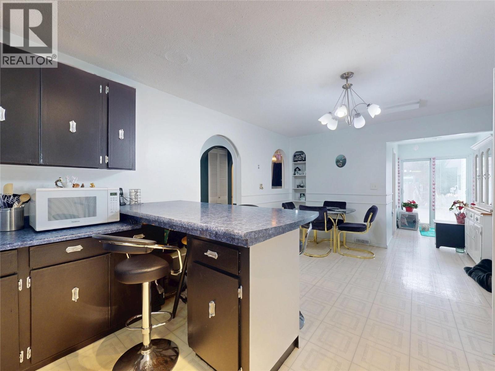 5186 Mackinnon Road, Peachland