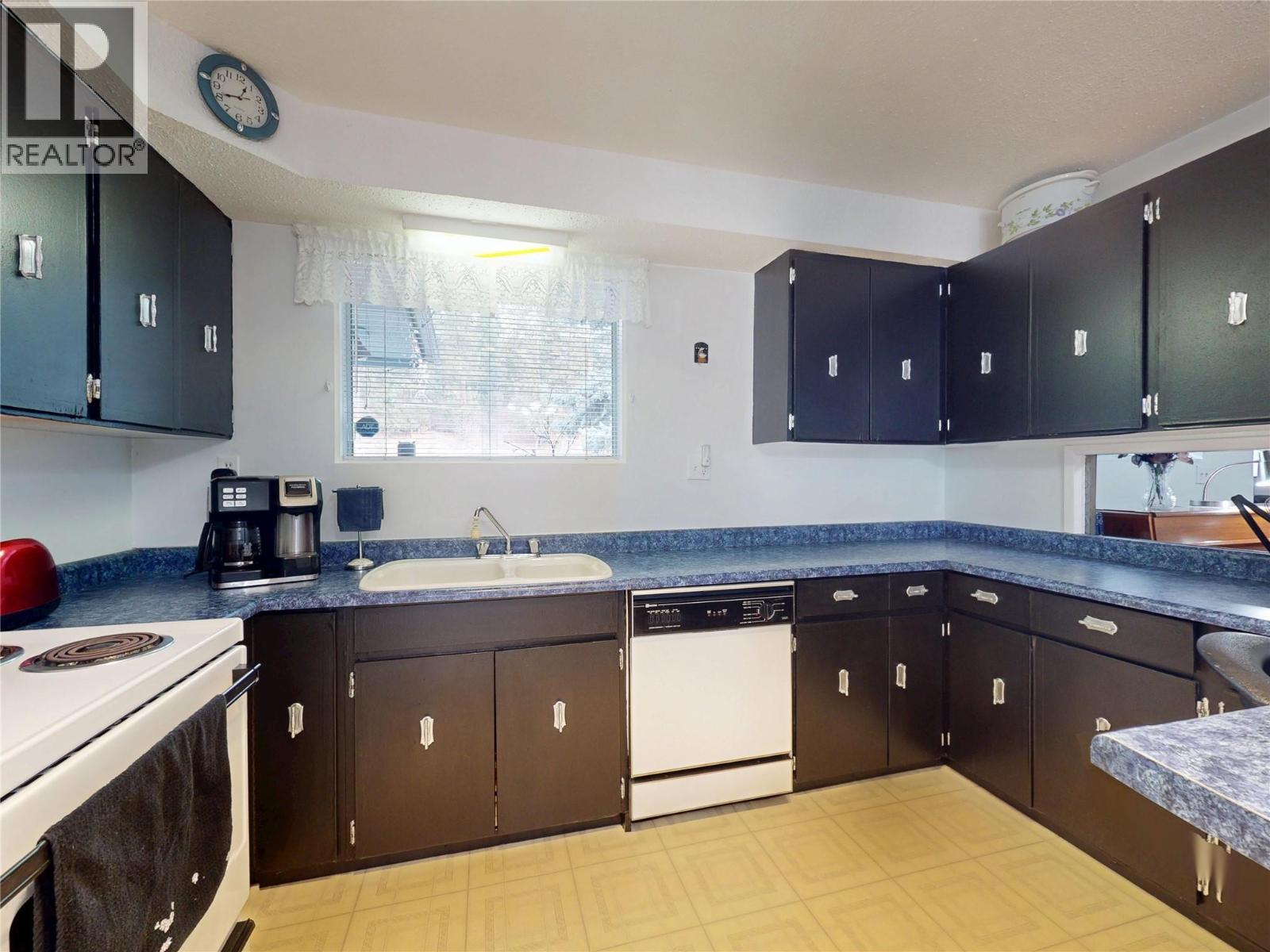 5186 Mackinnon Road, Peachland